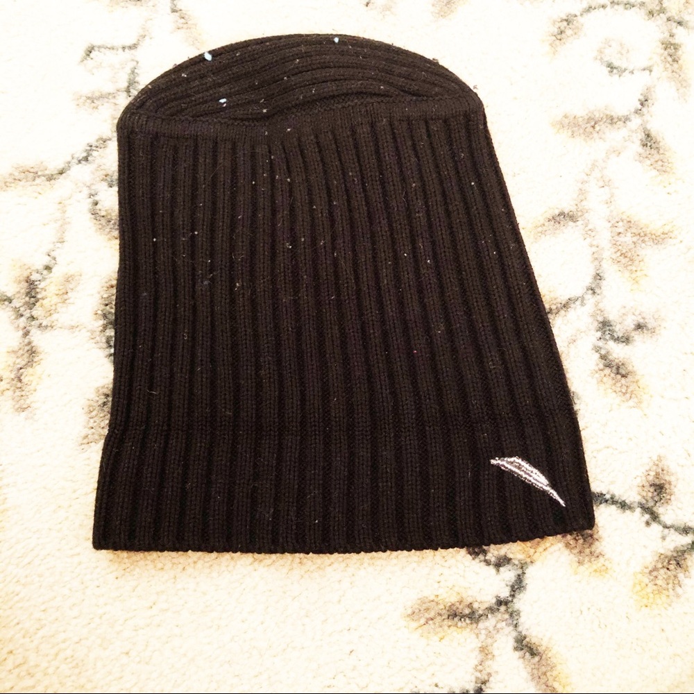 black winter hat